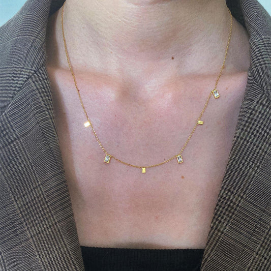 ✨ Minimalist Geometric Crystal Necklace – Gold Tone ✨